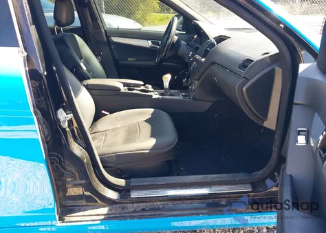 2008 Mercedes-Benz C 300 Sport из США, поврежденный, VIN WDDGF54X18F049840